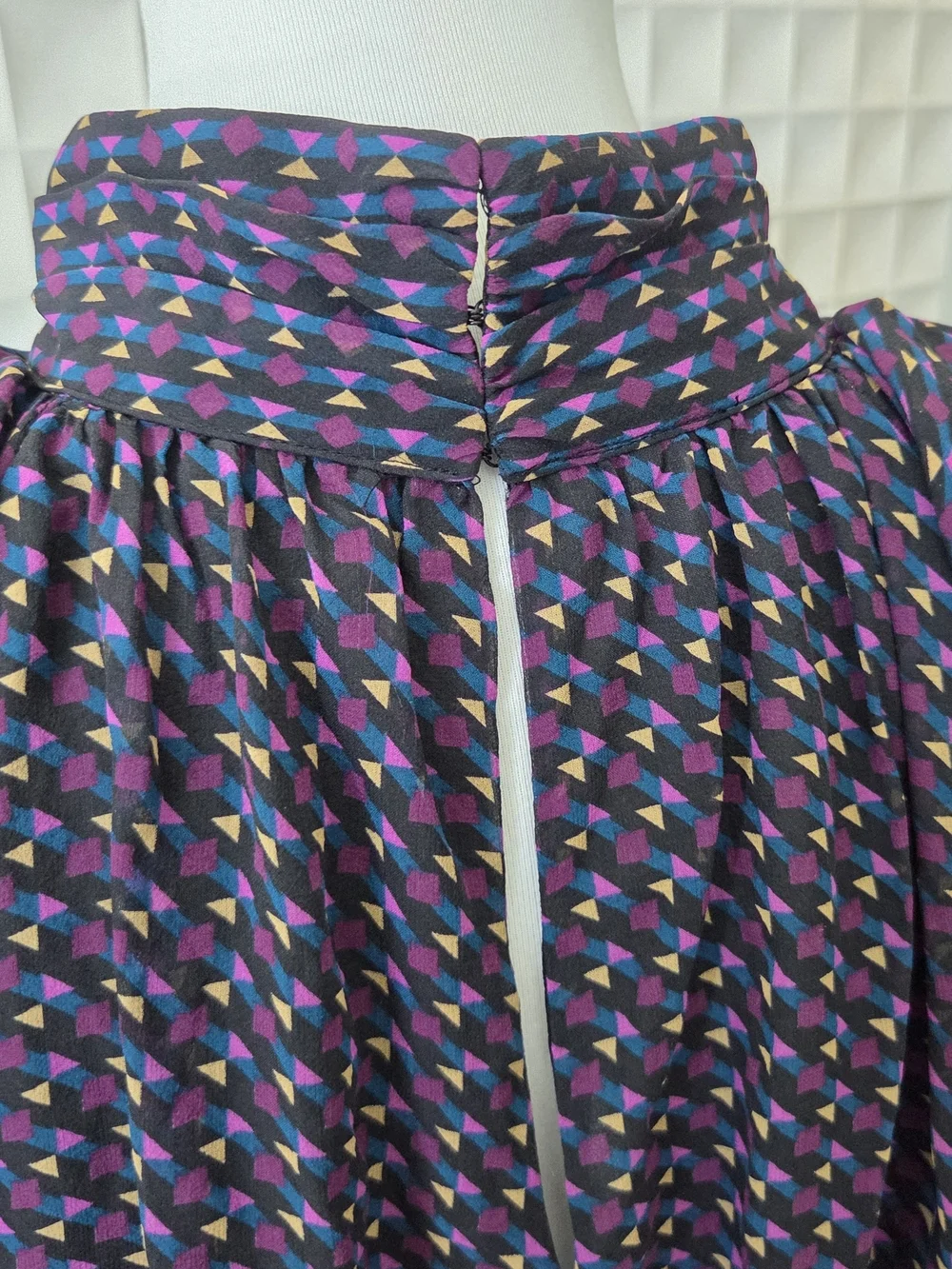 Ramy Brook Avelina Silk Top Navy Geometric Print Puff Sleeve Smocked Hem Large - Picture 6 of 9
